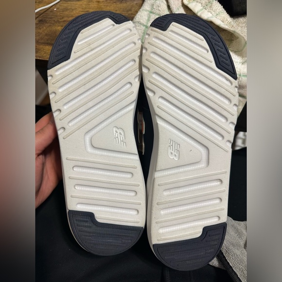 New Balance Size 10 - Picture 5 of 5